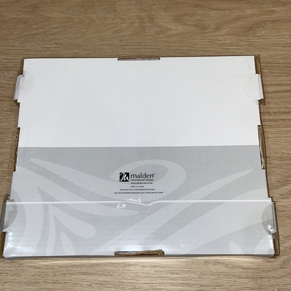 Malden picture frame 4x6 Mr & MRS - Picture 2 of 3